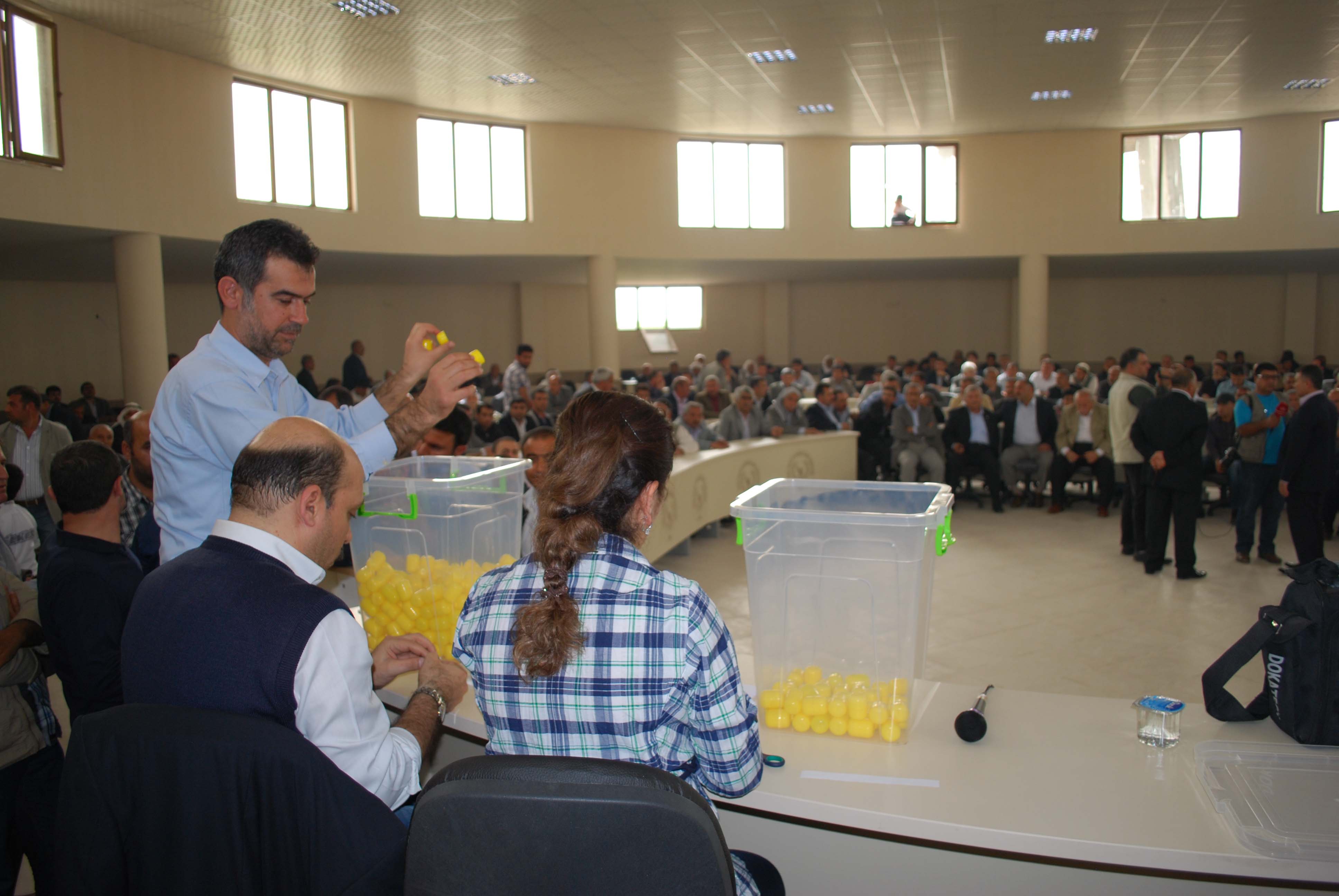 Hububat Ticaret merkezi iş yeri kuraları noter huzurunda çekildi